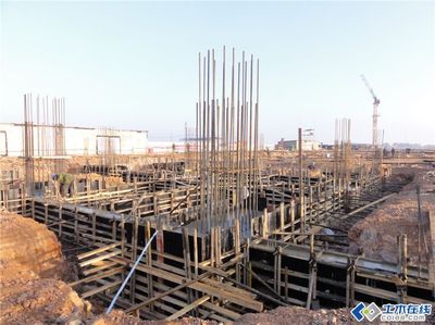 實(shí)拍揭秘 某大型機(jī)場(chǎng)機(jī)庫工程施工全流程探析